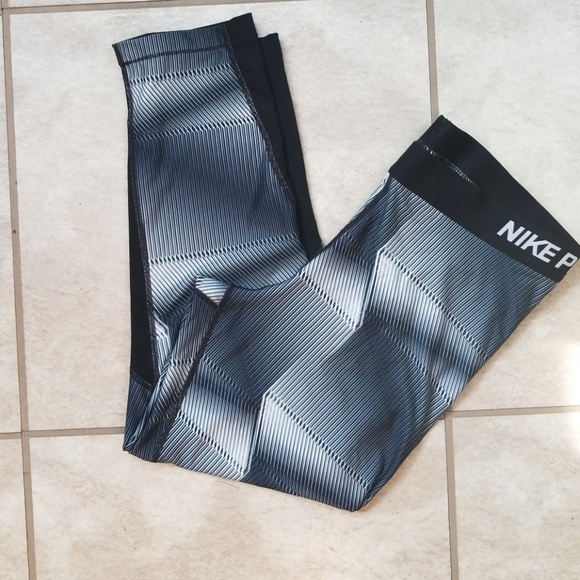 Nike Pants - NWOT Nike base layer pants